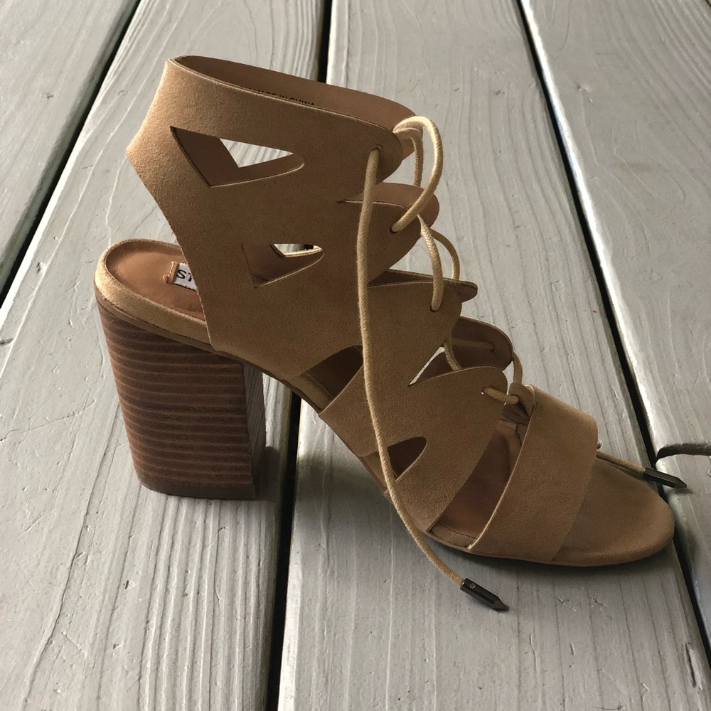 Steve Madden Tan Heels Size 5.5 - Picture 4 of 6